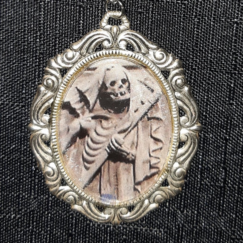 Memento Mori cameo